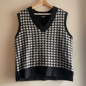 Black & White Houndstooth V-Neck Vest